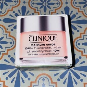 Clinique Moisture Surge 100H Hydrator - Soft Pink Size 4.2 OZ